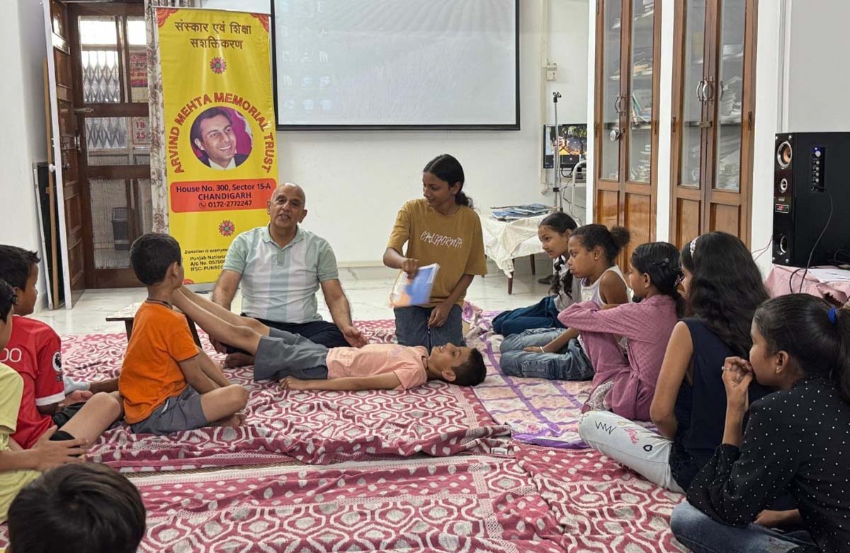 First aid training camp for school students.